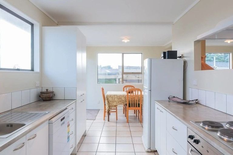 Photo of property in 13 Freyberg Crescent, Waikanae Beach, Waikanae, 5036