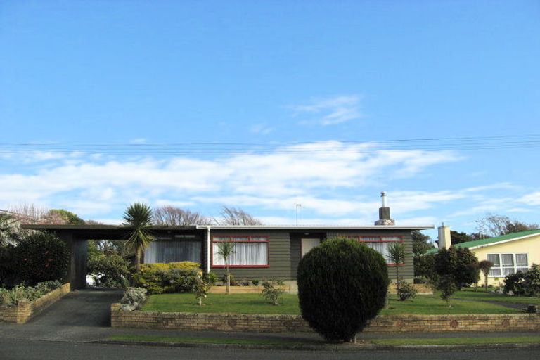 Photo of property in 18 Highbury Drive, Levin, 5510