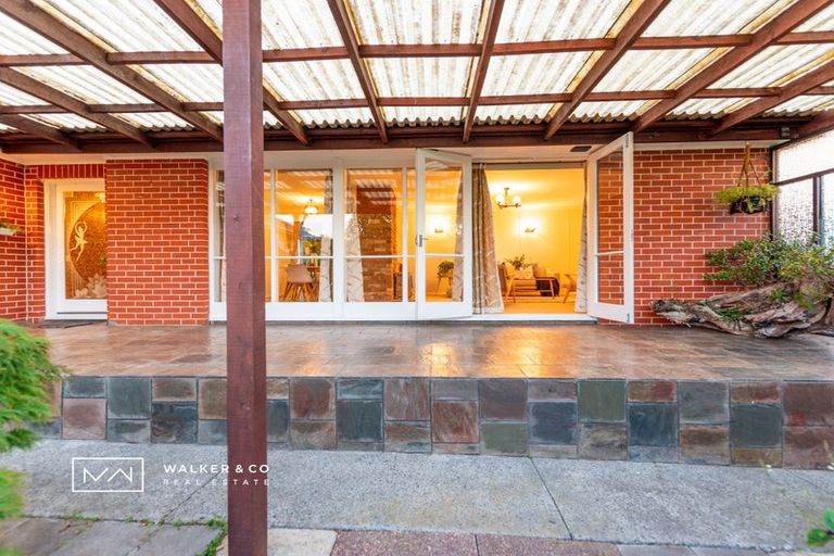 Photo of property in 28 Pinehaven Road, Pinehaven, Upper Hutt, 5019