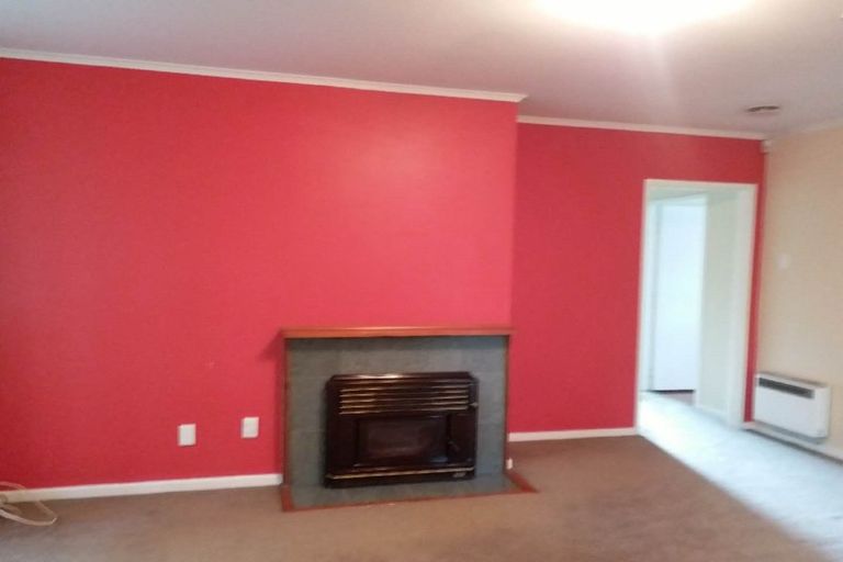 Photo of property in 1a Trojan Crescent, New Lynn, Auckland, 0600