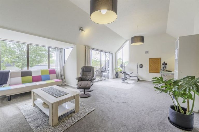 Photo of property in 105 Gardiners Road, Harewood, Christchurch, 8051