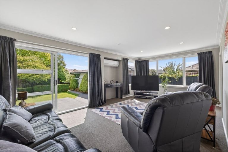 Photo of property in 73 Dunedin Street, Redwood, Christchurch, 8051
