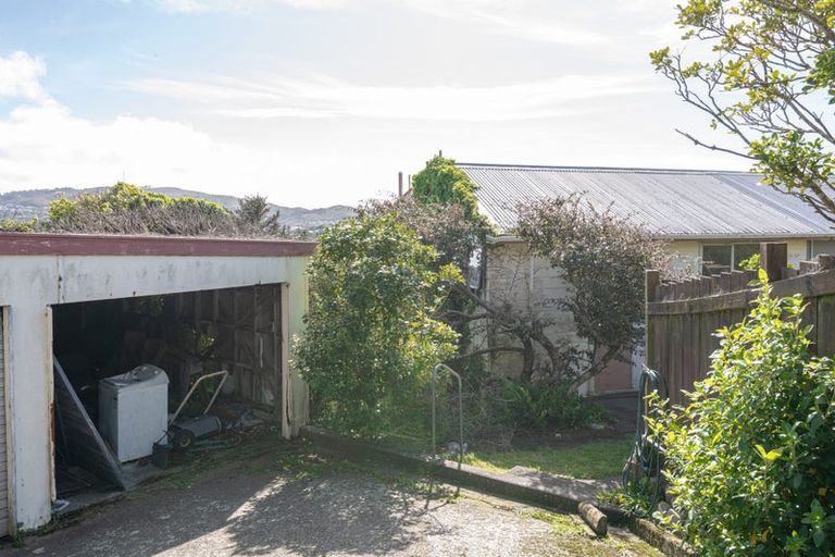 Photo of property in 29a Chetwode Grove, Newlands, Wellington, 6037