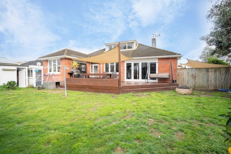 Photo of property in 3 Ayr Place, Hokowhitu, Palmerston North, 4410