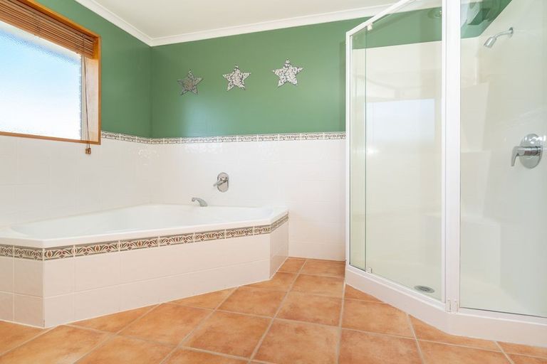 Photo of property in 2 Sunninghurst Drive, Fairfield, Dunedin, 9018