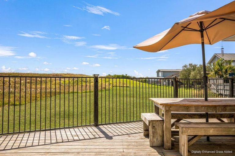 Photo of property in 10 Selliera Place, Papamoa Beach, Papamoa, 3118