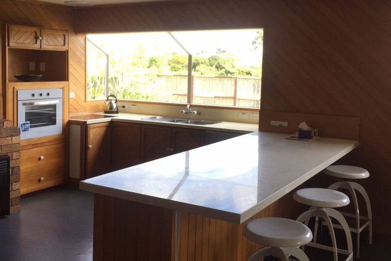 Photo of property in 25 Pyle Road West, One Tree Point, 0118