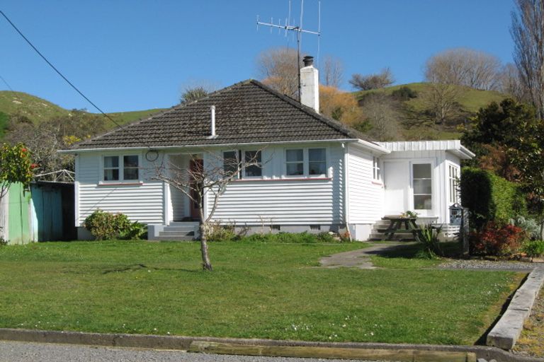 Photo of property in 31 Paraekaretu Street, Hunterville, 4730