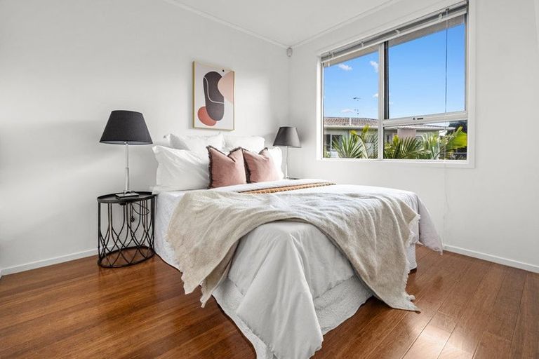 Photo of property in 21 Celeste Place, Totara Vale, Auckland, 0627