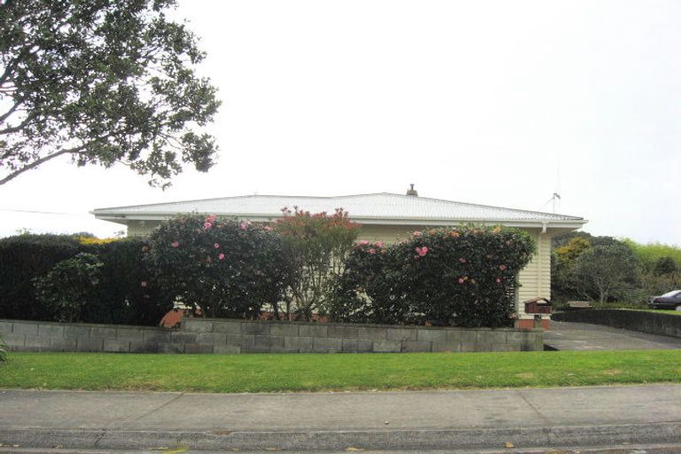 Photo of property in 35 Mcfarlane Street, Oakura, 4314