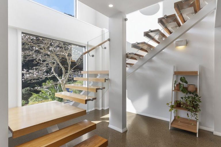 Photo of property in 40 Rona Street, Eastbourne, Lower Hutt, 5013
