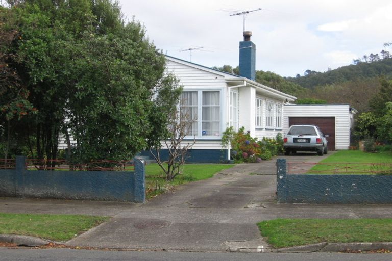 Photo of property in 3 Foster Street, Taita, Lower Hutt, 5011