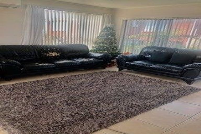 Photo of property in 1/281 Sunset Road, Sunnynook, Auckland, 0632