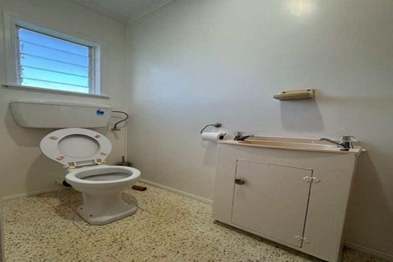 Photo of property in 73 Christmas Road, Manurewa, Auckland, 2102