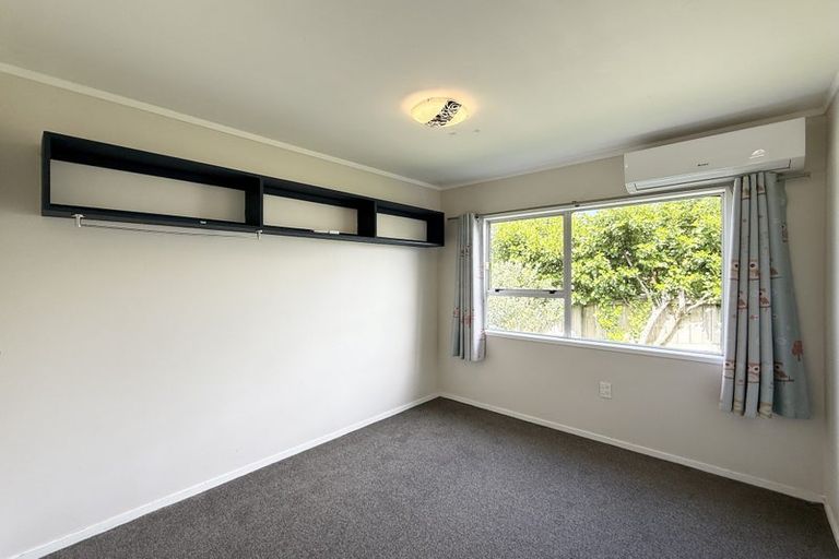 Photo of property in 9 Woodman Place, West Harbour, Auckland, 0618