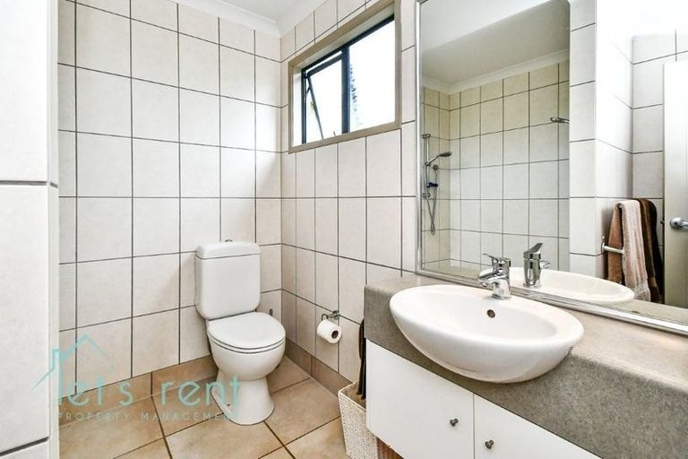 Photo of property in 62 Mt Lebanon Crescent, The Gardens, Auckland, 2105