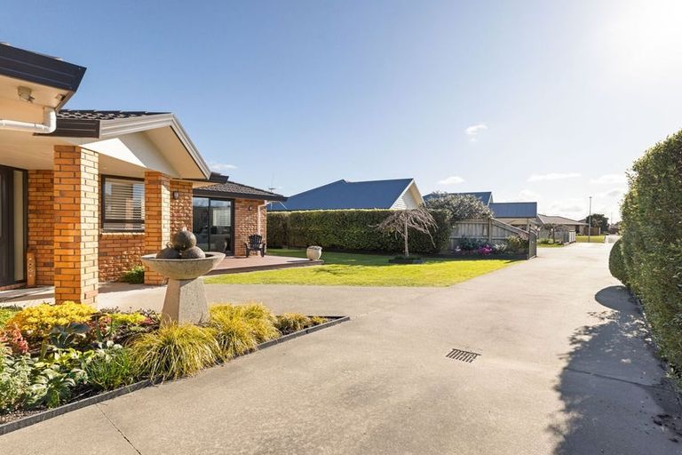Photo of property in 6 Liberty Grove, Kelvin Grove, Palmerston North, 4414