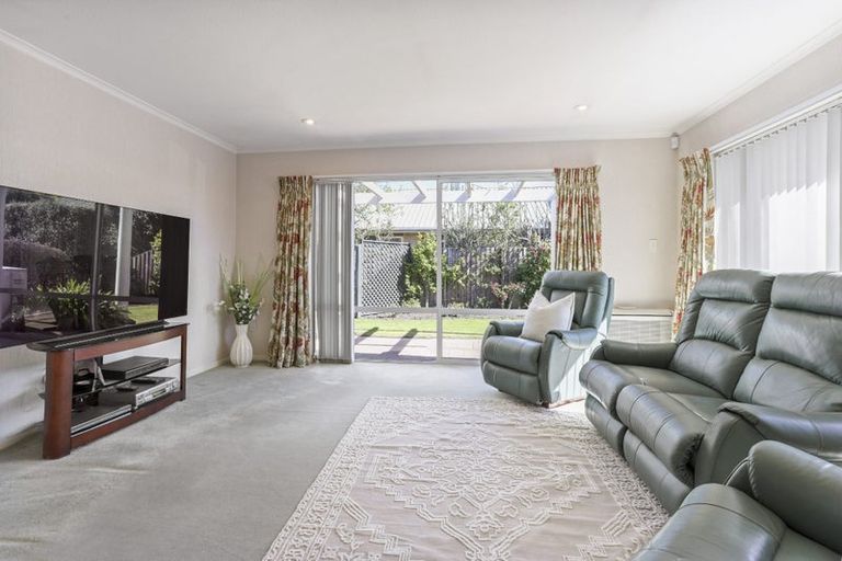 Photo of property in 4 Wardour Mews, Avonhead, Christchurch, 8042