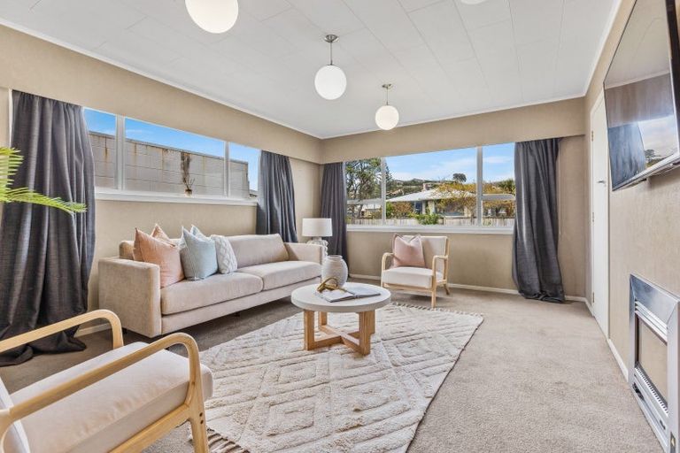 Photo of property in 27 Rospeath Crescent, Spotswood, New Plymouth, 4310