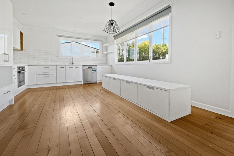 Photo of property in 2/102 Verran Road, Birkdale, Auckland, 0626