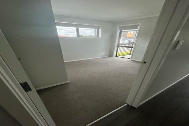 Photo of property in 2 Whakato Avenue, Kumeu, 0810