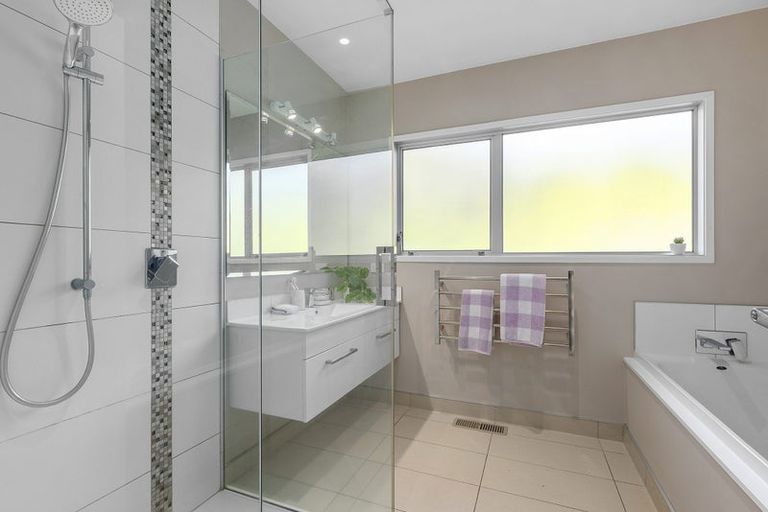 Photo of property in 100 Larsen Crescent, Tawa, Wellington, 5028