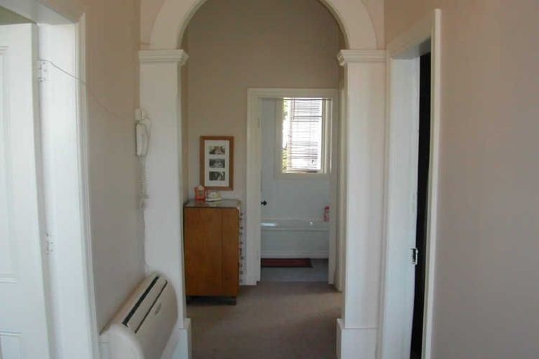 Photo of property in 122 Hargest Crescent, Saint Clair, Dunedin, 9012