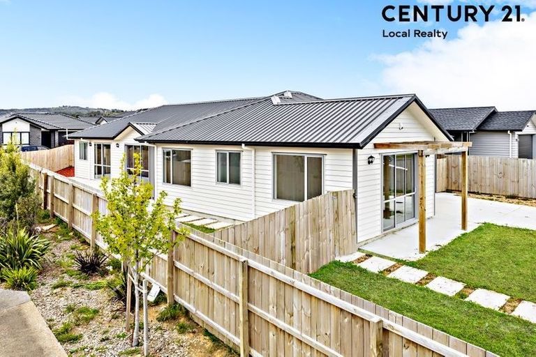 Photo of property in 1 Huahua Crescent, Papakura, 2110