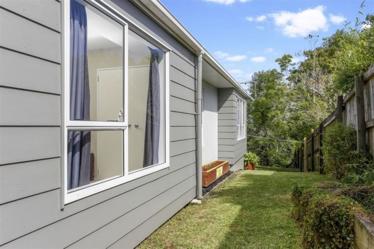 Photo of property in 2/47 Sungrove Rise, Sunnyvale, Auckland, 0612
