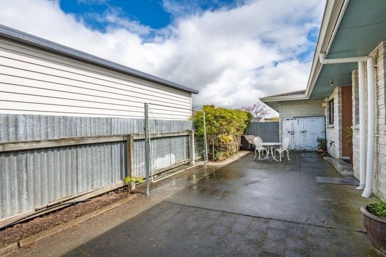 Photo of property in 2/411 Avenue Road West, Hastings, 4122