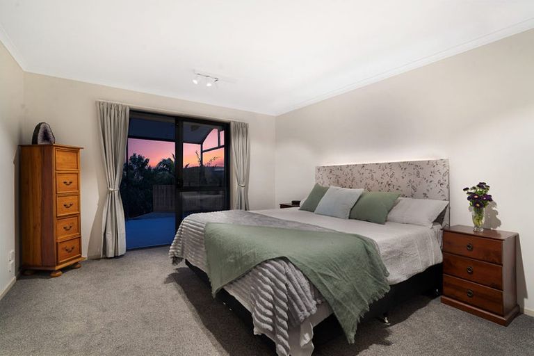 Photo of property in 32 Te Kauri Place, Helensville, 0800