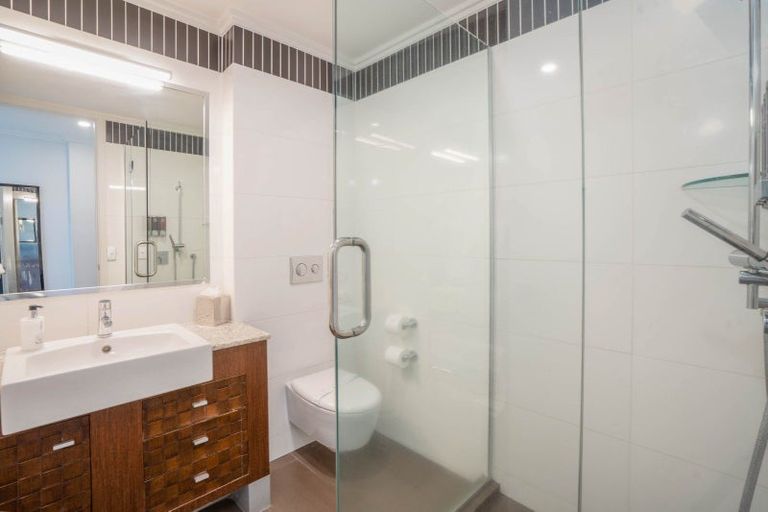 Photo of property in 225 Lake Terrace, Waipahihi, Taupo, 3330