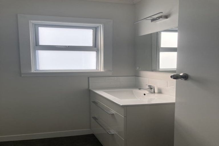 Photo of property in 17 Queens Drive, Kilbirnie, Wellington, 6022