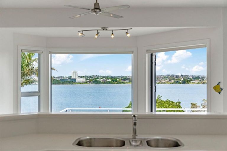 Photo of property in 204 Hurstmere Road, Takapuna, Auckland, 0622