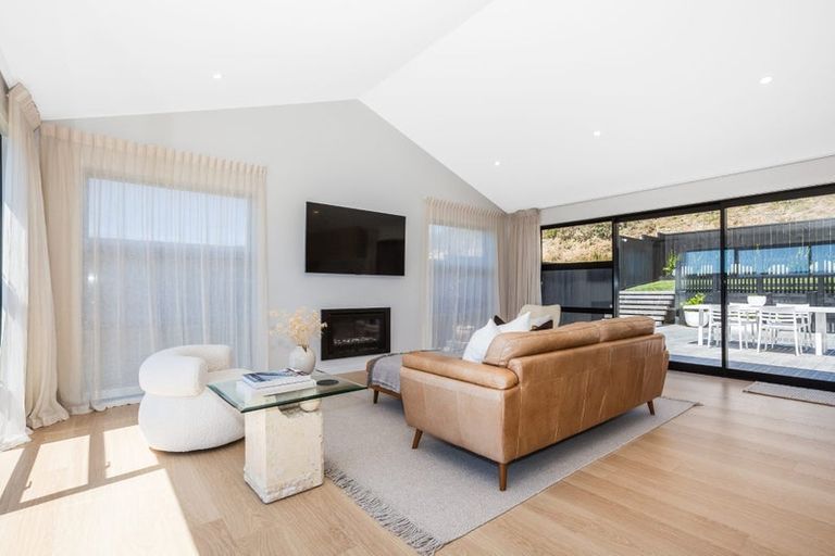 Photo of property in 75 Queen Charlotte Drive, Aotea, Porirua, 5024