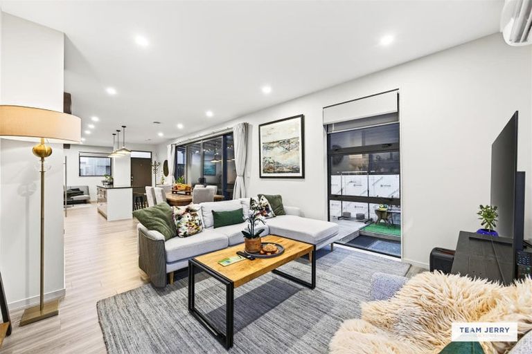 Photo of property in 15 Te Aparangi Road, Papakura, 2110