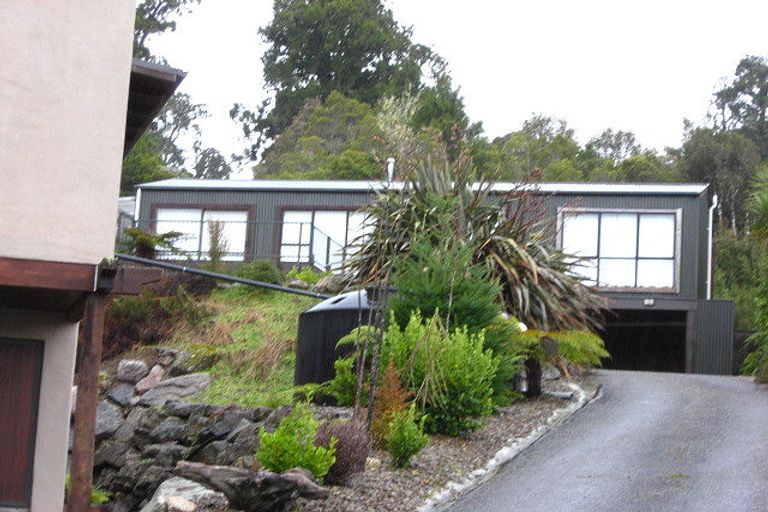 Photo of property in 33 Korua Street, Moana, 7872