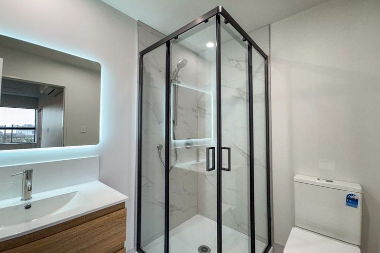 Photo of property in 6/6 James Street, Bayview, Auckland, 0629