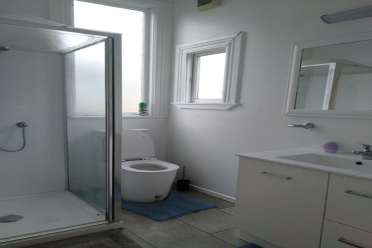 Photo of property in 2/205 The Terrace, Wellington Central, Wellington, 6011