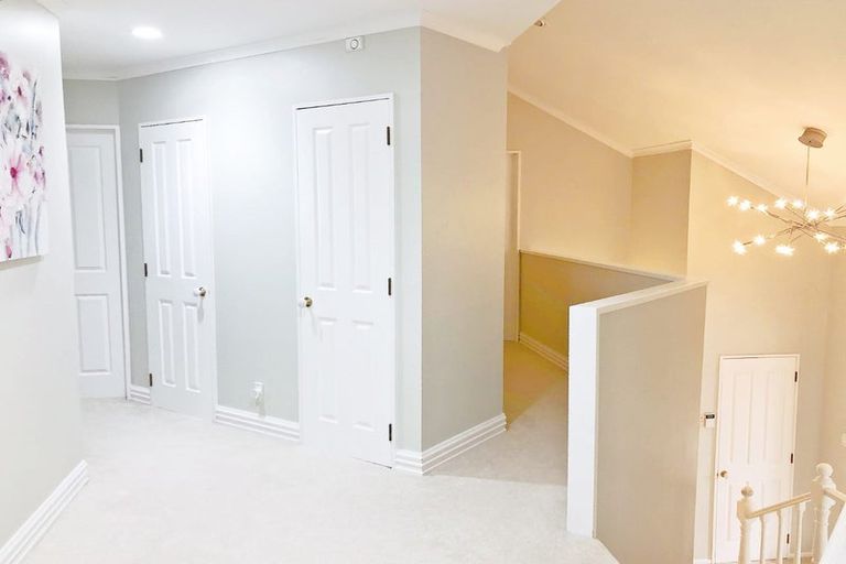 Photo of property in 2 Taroka Close, Pinehill, Auckland, 0632