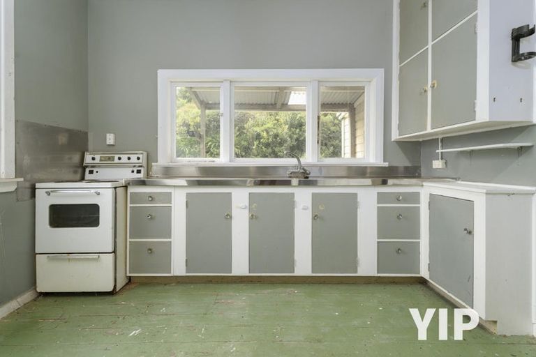 Photo of property in 190 Newlands Road, Newlands, Wellington, 6037