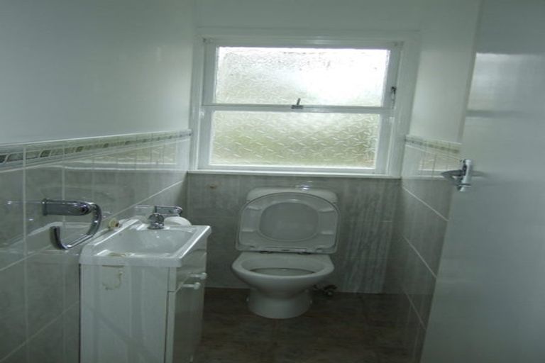 Photo of property in 125 Te Atatu Road, Te Atatu South, Auckland, 0610