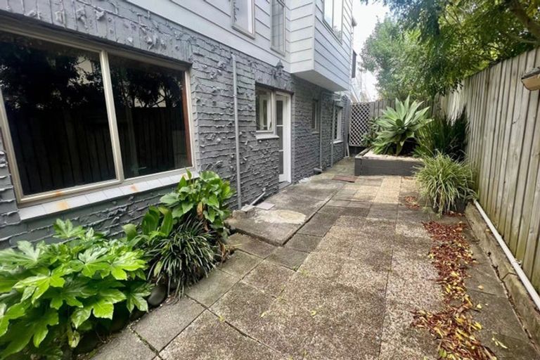 Photo of property in 3/8 Hart Road, Hauraki, Auckland, 0622