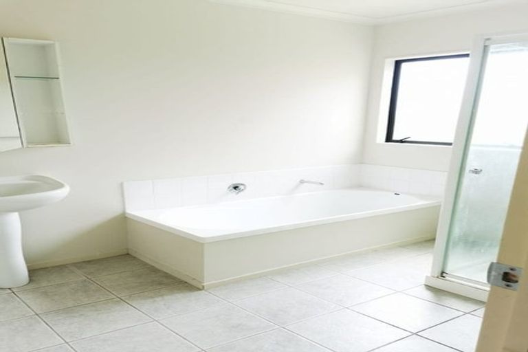 Photo of property in 74 Hetherington Road, Ranui, Auckland, 0612