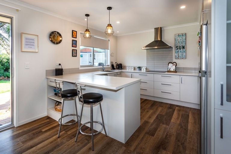 Photo of property in 13 Victoria Street, Coromandel, 3506