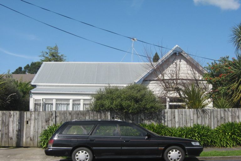Photo of property in 51 Hine Street, New Plymouth, 4310