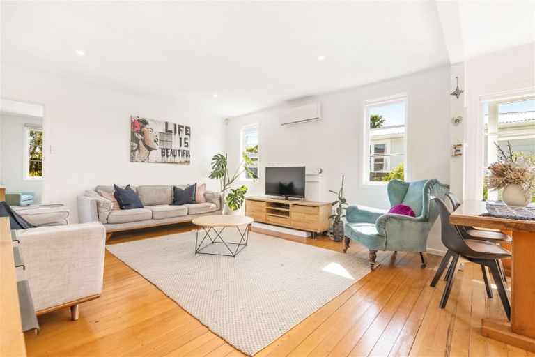 Photo of property in 1/10 Neil Avenue, Te Atatu Peninsula, Auckland, 0610