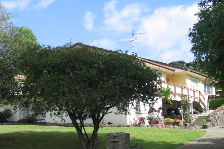 Photo of property in 21 Staincross Street, Green Bay, Auckland, 0604