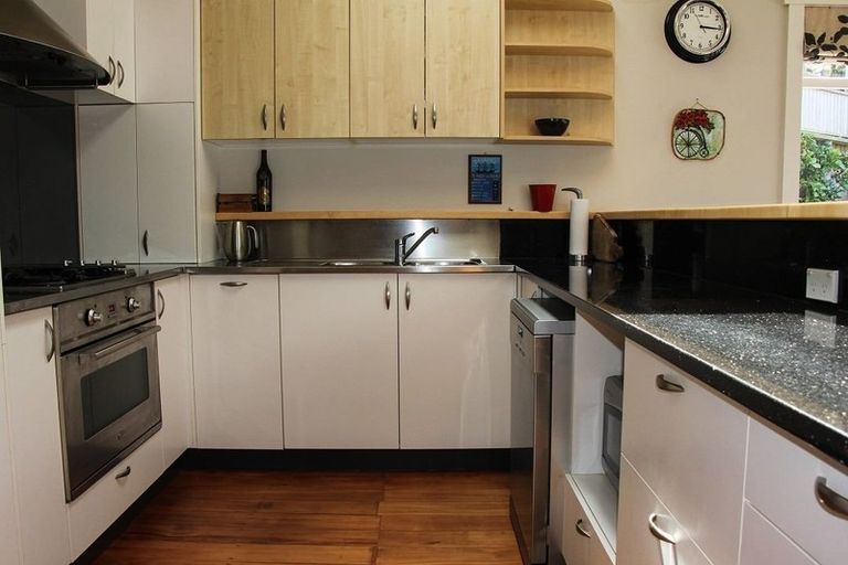 Photo of property in 90 Awa Road, Seatoun, Wellington, 6022