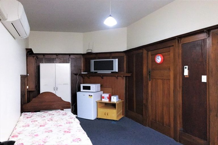 Photo of property in 82 Manor Place, Dunedin Central, Dunedin, 9016